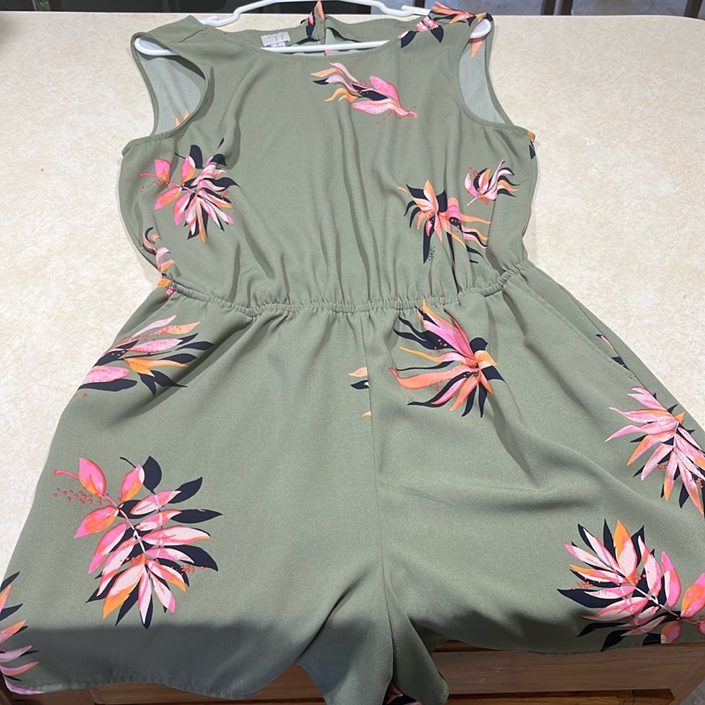 Andeawy sleeveless green romper. Size: women’s large. Barely used, like new.